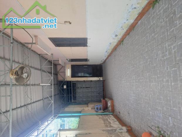 🏠🔥 Bán nhà lô góc 2 mặt tiền thạnh  Lộc 41 quận 12 176m giá tốt 💰6.4 tỷ    + Kết cấu : - 1