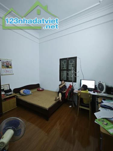 Phân lô Trần Quốc Hoàn gần phố,vỉa hè ô tô tránh,53m 4 tầng 4.1m mặt,Giá 18.7tỷ 0796193699
