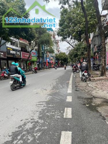Cần bán 650m2 đất ngã 4 Đại Mỗ, Vạn Phúc- Ô tô tránh- Vỉa hè kinh doanh