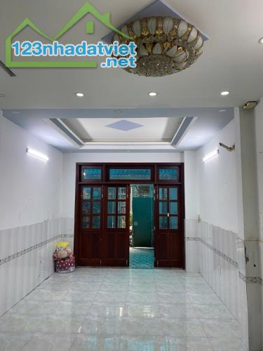 Bán nhà MỘT TRỤC - XE HƠI NGỦ TRONG NHÀ Giá 6.75 tỷ  Vị Trí: Nguyễn Văn khối phường 11 Gò - 1