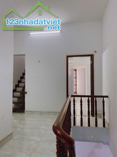 Bán nhà MỘT TRỤC - XE HƠI NGỦ TRONG NHÀ Giá 6.75 tỷ  Vị Trí: Nguyễn Văn khối phường 11 Gò - 2