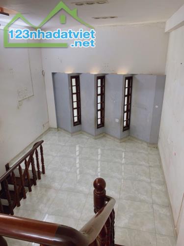 Bán nhà MỘT TRỤC - XE HƠI NGỦ TRONG NHÀ Giá 6.75 tỷ  Vị Trí: Nguyễn Văn khối phường 11 Gò - 3