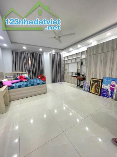 Nhà đẹp 4 tầng, Đỗ Xuân Hợp, PLB, xe hơi trong nhà, 100m2, ngang 5m, nhỉnh 8ty