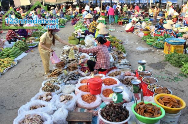 Bán lô sát ngay MT nhựa 16m, giá 480tr 250m2 sổ hồng riêng,gần trường chợ Bình Phước