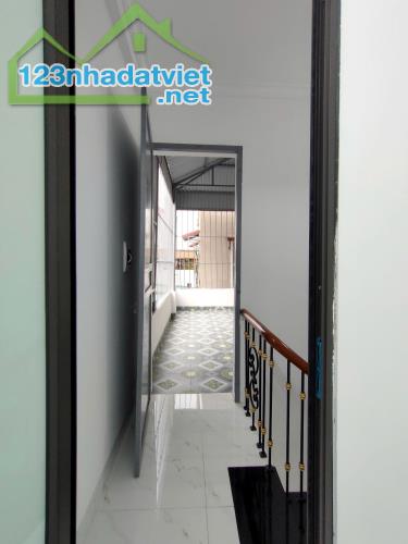 Bán nhà Khương Đình-Thanh Xuân, 30m2 x 3 tầng, mới cực đẹp, cách ô tô 15m. Giá 3,3 tỷ - 3