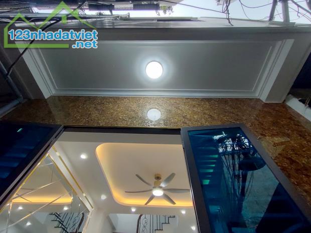 Bán nhà Khương Đình-Thanh Xuân, 30m2 x 3 tầng, mới cực đẹp, cách ô tô 15m. Giá 3,3 tỷ - 4