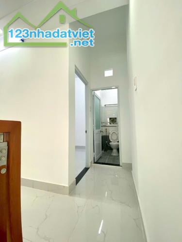 NHà Đẹp  Giá Rẻ 44m SHR Giá Chỉ 2 Tỷ 65 Hẻm Xe Hơi Hiệp Thành Quận 12 Sát Gò Vấp - 2