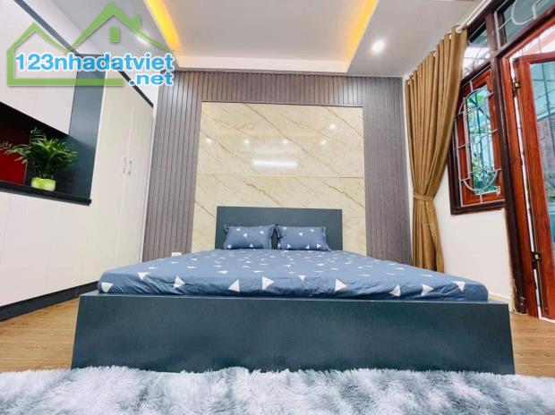 Bán Nhà Phú Mỹ 60m², Gara 2 Ô Tô, Thang Máy, Giá Chỉ 14.6 Tỷ
