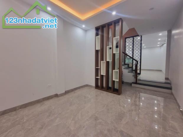 PHÂN KHÚC HIẾM, BAY NHANH, TT ĐỐNG ĐA, NHÀ DÂN XÂY ĐẸP, Ở LUÔN, 2 THOÁNG, KD CCMN ĐỈNH. - 1