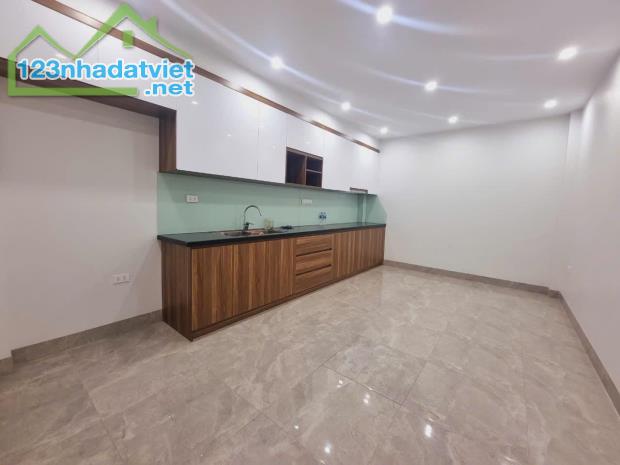 PHÂN KHÚC HIẾM, BAY NHANH, TT ĐỐNG ĐA, NHÀ DÂN XÂY ĐẸP, Ở LUÔN, 2 THOÁNG, KD CCMN ĐỈNH. - 2
