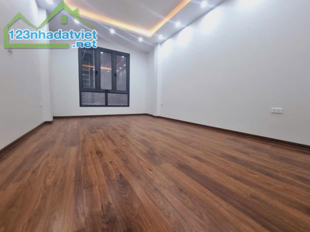 PHÂN KHÚC HIẾM, BAY NHANH, TT ĐỐNG ĐA, NHÀ DÂN XÂY ĐẸP, Ở LUÔN, 2 THOÁNG, KD CCMN ĐỈNH. - 3