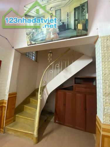 Cho thuê nhà ngõ phố Vương Thừa Vũ Thanh Xuân 35m x 4 tầng, giá 12tr/tháng