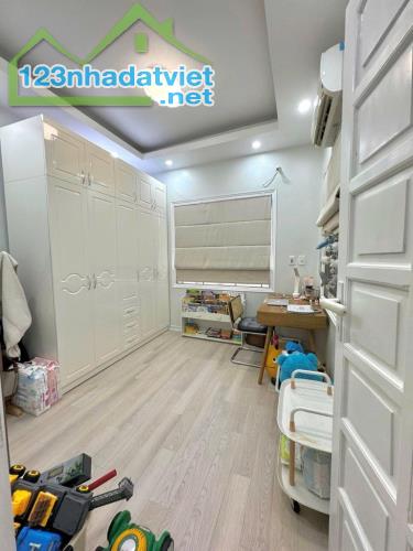 Nhà phân lô Dịch Vọng 58m2, 4 tầng chào chỉ có 9,5 tỷ