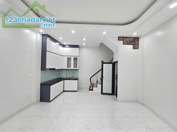 HƠN 4,5 tỷ kiếm đâu ra nhà SỔ 30m2 ở Hai Bà Trưng xây 5T , thoáng vĩnh viễn, ở luôn . - 3