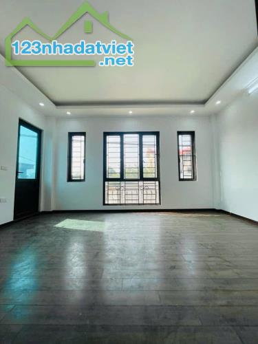 HƠN 4,5 tỷ kiếm đâu ra nhà SỔ 30m2 ở Hai Bà Trưng xây 5T , thoáng vĩnh viễn, ở luôn .