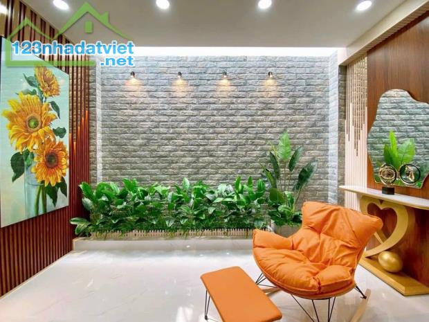 Bán nhà hẻm 8m thông Lê Đức Thọ,P.15, 4 x 18, có thang máy giá 10.5 tỷ - 4