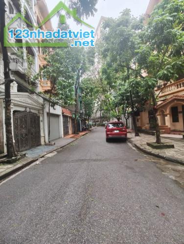 Bán nhà phân lô ô tô phố Trần Nguyên Đán 42m2, 5 tầng, MT 4m, chỉ 9.6 tỷ. 0971813682.