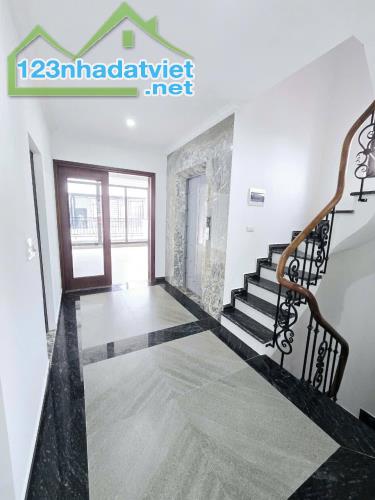 💥Tòa VP 8 tầng Hoàng Ngân, Cầu Giấy 65m2, Ô tô tránh, Vỉa hè, 33 tỷ💥