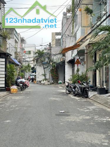 Bán nhà HXH 8m Lê Thúc Hoạch - Nguyễn Sơn, gần Tân Hương, 4.2x11m, 4 Tầng, 6.5 tỷ.