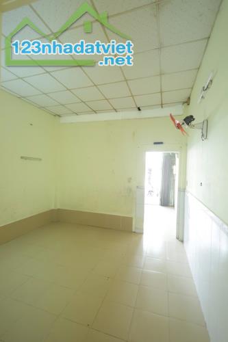 Bán nhà hẻm 111 Lạc Long Quân, Quận 11, 63m2 - 2