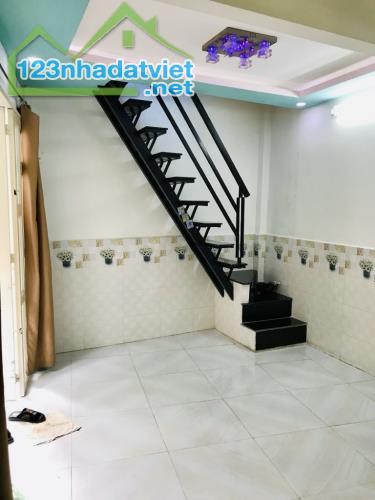 Bán nhà hẻm 152 Lạc Long Quân, Quận 11, 22m2 - 1