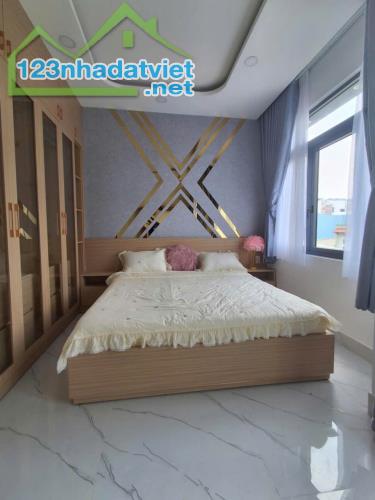 Siêu Phẩm Nhà Huỳnh Tấn Phát Quận 7, 4,5*12M,4 Tầng,20M Ra HXH,Nhỉnh 7 Tỷ