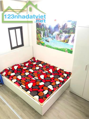 BÁN NHÀ LƯƠNG YÊN 24m2 ĐẸP TRUNG TÂM HAI BÀ TRƯNG, ĐỦ NỘI THẤT, NGÕ NÔNG, RA OTO CHỈ 10M - 3