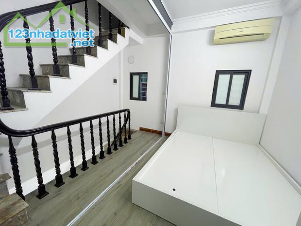 BÁN NHÀ LƯƠNG YÊN 24m2 ĐẸP TRUNG TÂM HAI BÀ TRƯNG, ĐỦ NỘI THẤT, NGÕ NÔNG, RA OTO CHỈ 10M - 2