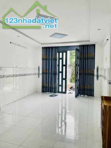 HIỆP THÀNH Q12 - HƠN 2TỶ - HẺM XE HƠI  - 2 TẦNG 3 PHÒNG NGỦ - TƯƠNG LAI 2 MẶT TIỀN.