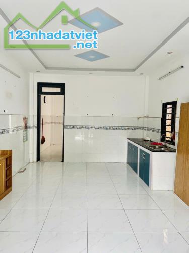 HIỆP THÀNH Q12 - HƠN 2TỶ - HẺM XE HƠI  - 2 TẦNG 3 PHÒNG NGỦ - TƯƠNG LAI 2 MẶT TIỀN. - 2