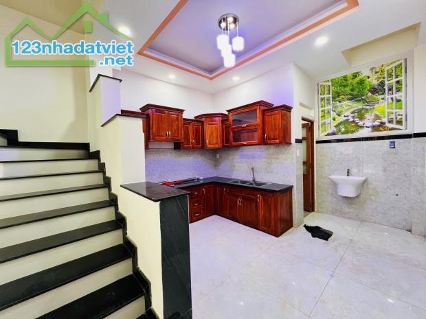 NHÀ MỚI 3 TẦNG - 4mX12m - NGUYỄN VĂN QUÁ ĐÔNG HƯNG THUẬN QUẬN 12 - 4