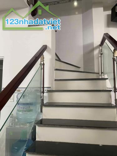 GIÁP BÌNH THẠNH - HẺM Ô TÔ THÔNG - NHÀ ĐẸP 2 TẦNG 41M2 - CHỈ NHỈNH 4 TỶ - 4