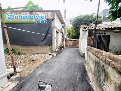 BÁNNHÀ,GIANG CHÍNH,ÍT TIỀN,NGÕ TRẢI NHỰA CÁCH Ô TÔ 30m , CHỈ 2.45 TỶ - 2