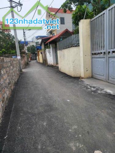 BÁNNHÀ,GIANG CHÍNH,ÍT TIỀN,NGÕ TRẢI NHỰA CÁCH Ô TÔ 30m , CHỈ 2.45 TỶ