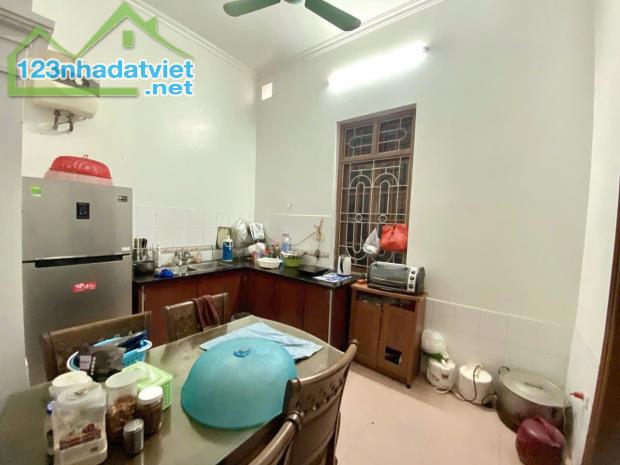 BÁN NHÀ KIM GIANG- HOÀNG MAI, 100 M2, MẶT TIỀN 11M, GIÁ 15 TỶ.