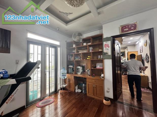 Gấp bán nhà Thủ Đức, 4 tầng, dt 160m2, giá 33 tỷ, cạnh Trần Lựu, Quận 2(cũ). - 3