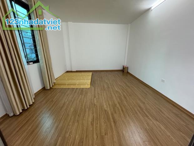 Minh Khai 33m2 4 tầng mặt ngõ kinh doanh nhỏ .Giá 5,75 tỷ