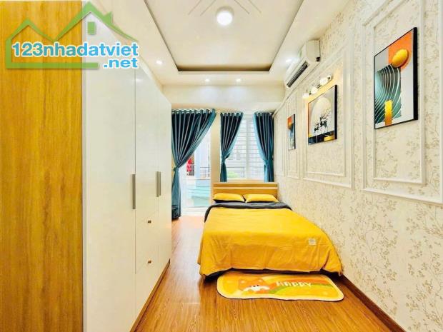 Vị trí bao đẹp , nhà nằm giữa mấy chợ và trường học siêu thị xung quanh. Chỉ 3.78 Tỷ - 2