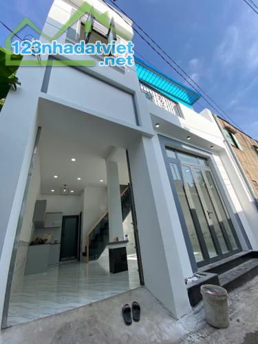 BÁN NHÀ GẦN CHỢ PHƯỜNG TÂN VẠN – 51M2 - 1 TRỆT 1 LẦU – SHR – 1.97 TỶ. LH:0356555258.