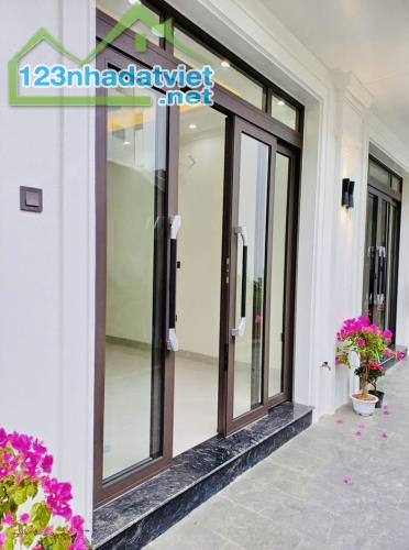 30M2, 5 TẦNG, 3.8MT, CHỈ NHỈNH 7 TỶ, MỚI TINH, XINH LUNG LINH CẦU GIẤY.