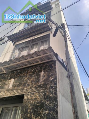 3.58 tỷ bán nhà 3 tầng ngay chợ Gò Vấp Nguyễn Thái Sơn- DTSD 60m2- 2PN 3WC