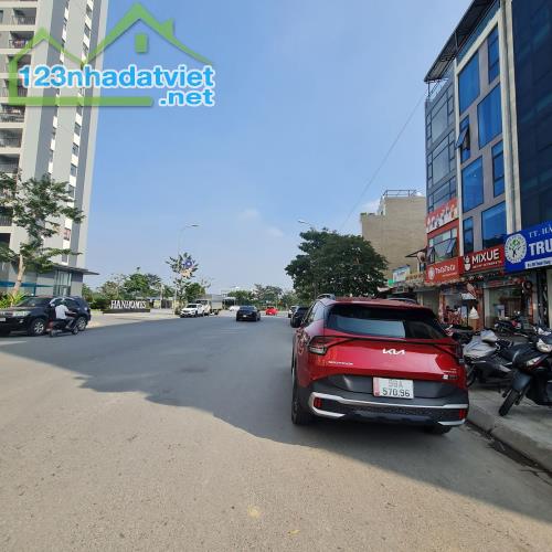 51m2 Phố Thành Trung, Trâu Quỳ, Gia Lâm. Mt gần 5m vuông vắn. Lh 0989894845 - 3