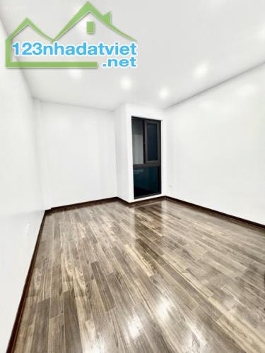 Bán nhà riêng Q Cầu Giấy, Hà Nội. DT 50m2, 6 tầng. Mặt ngõ thông, kinh doanh sầm uất