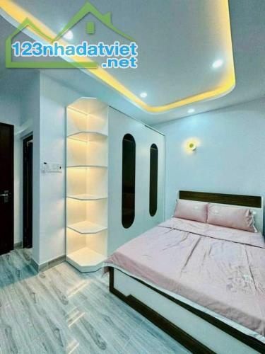 Bán nhà hẻm xe hơi 4,5m đường Bùi Quang Là, P.12, 4 x 8, 3 lầu giá 4.15 tỷ tl - 2