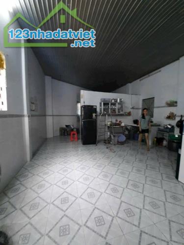 Nhà sổ riêng hoàn công 1.8 tỷ/105 m2, đường thông