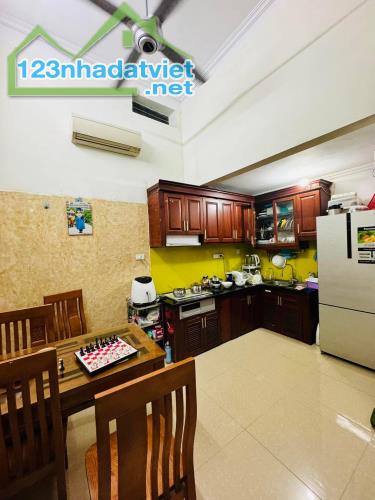 Bán nhà Cầu Giấy ngõ thông, 40m2 * 5 tầng, Giá: 7,8 tỷ - 1