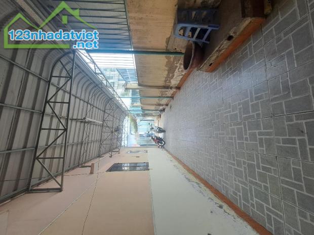 🏠🔥 Bán nhà lô góc 2 mặt tiền thạnh  Lộc 41 quận 12 176m giá tốt 💰6.4 tỷ    + Kết cấu : - 1