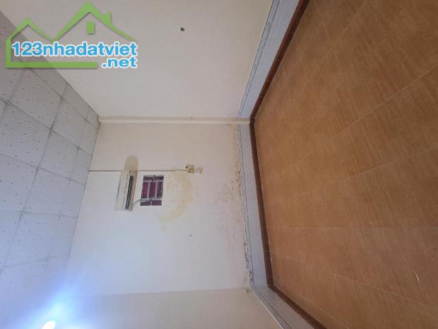🏠🔥 Bán nhà lô góc 2 mặt tiền thạnh  Lộc 41 quận 12 176m giá tốt 💰6.4 tỷ    + Kết cấu : - 3