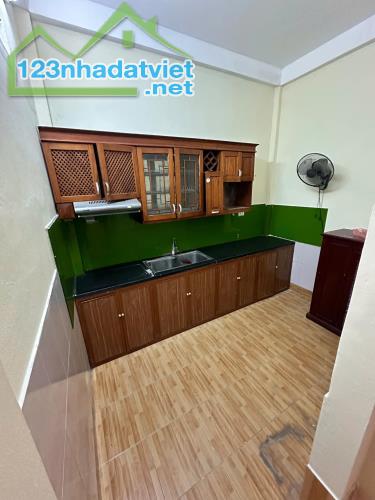 Cho thuê nhà riêng Ngõ Tự Do, Hai Bà Trưng 50m2, 3 ngủ, 2 vệ sinh, 11 Triệu - 4