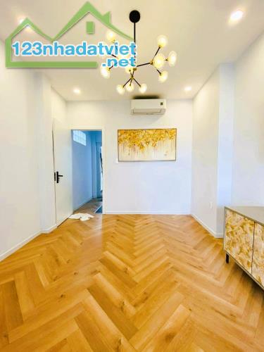 GIẢM 1 TỶ, 4 TẦNG x 49 M2, ÔTÔ VÔ NHÀ, DÒNG TIỀN 240 TRIỆU, KHU PL VIP HUỲNH VĂN BÁNH, PN. - 1
